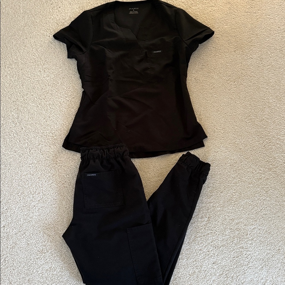 Jaanuu scrub set
